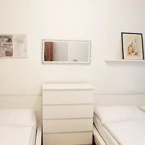 Modern Ve Smečkách 28 Apartment