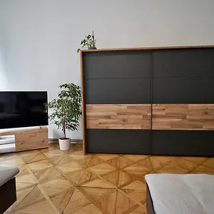 Truhlarska 4 Apartment