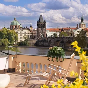  Apartment Charles Bridge