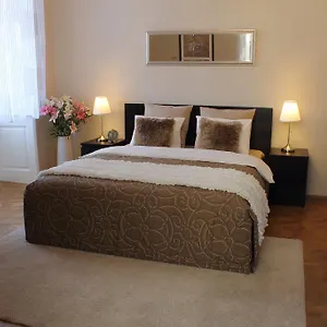 Royal Celakovskeho Sady Praga